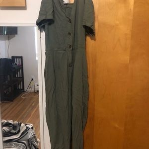 Green jumpsuit pantsuit